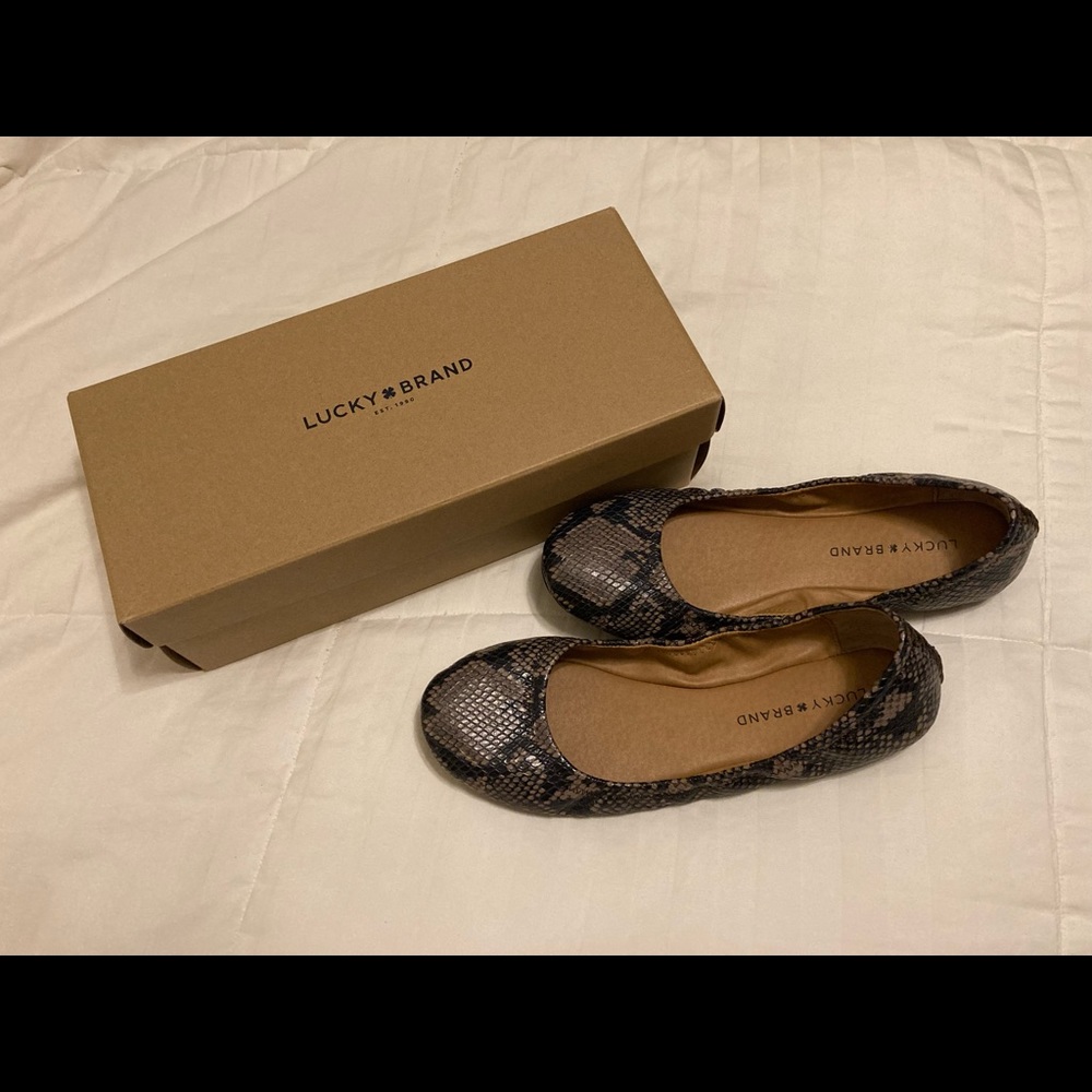 Lucky Brand Snakeskin Flats! Size 9